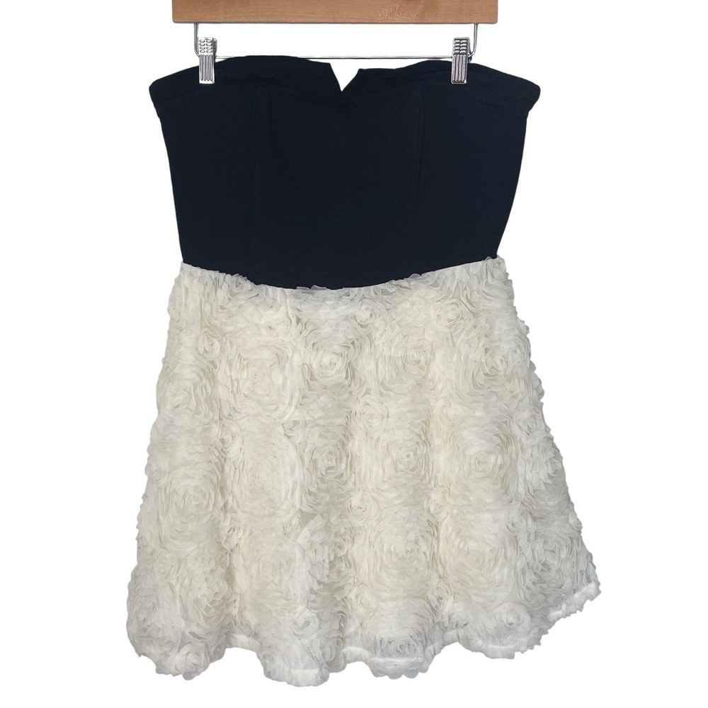 Forever 21 Black Cream‎ Strapless Rosette Party Dress Size L